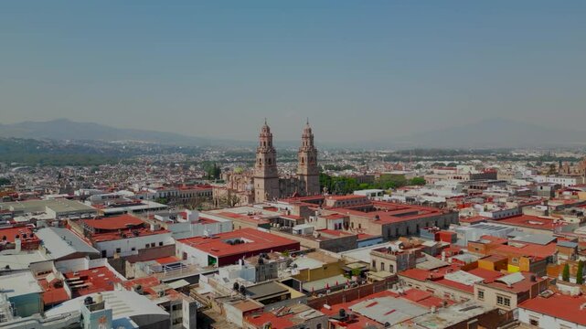 Catedral de Morelia desde una perspectiva a&eacute;rea. Toma con dron 