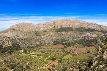 Obraz premium Blick auf das Tramuntana Gebirge vom Heiligtum Kloster Lluc, Mallorca