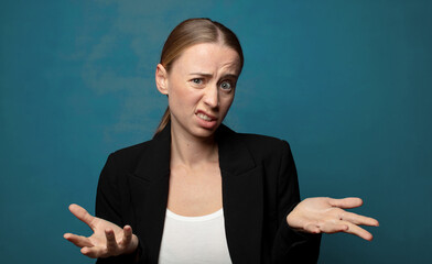 looking puzzled, confused and stressed, wondering between different options, feeling uncertain