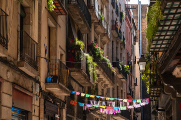 Gasse in der Altstadt von Barcelona, Spanien
