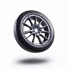 Obraz premium Roda de automóvel, carro, com aro prateado, isolado em fundo branco flutuando no ar. 