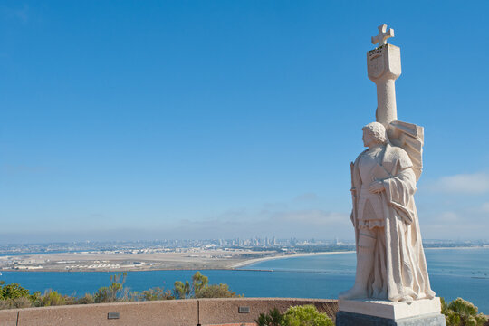 Juan Rodri&shy;guez Cabrillo statue at Loma Point and panorama of San Diego, California