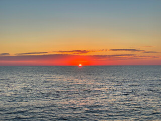 Obraz premium beautiful landscape sea sunset horizon on beach