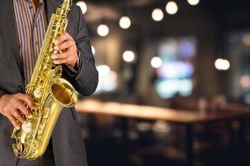 Obraz premium Young jazz musician man playing saxophone