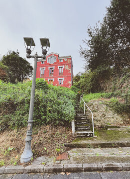 Puerto de San Esteban, also known as San Esteban de Pravia, is a picturesque coastal town located in the Asturias region of northern Spain. This charming port village is nestled where the Nal&oacute;n River 