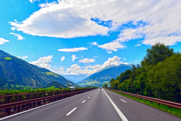 Autostrada A22 vor Sterzing (Richtung Brenner) im Wipptal - Südtirol, Italien