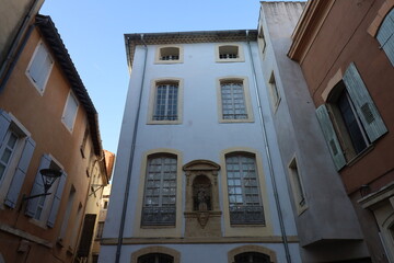 Bâtiment typique, vue de l'extérieur, ville de Carpentras, département du Vaucluse, France