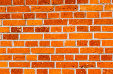  Imponująca ściana zabytkowego budynku wykonana ze starej czerwonej cegły, ładnie odrestaurowana (i zakonserwowana) ceglana ściana starego zabytkowego budynku. © Grzegorz