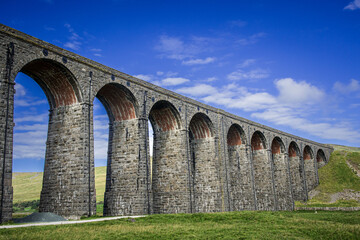 Obraz premium Viaduct showing beautiful brick arches
