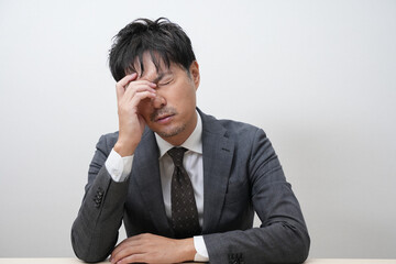 スーツ姿のビジネスマン