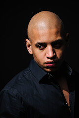 Obraz premium Portrait of african american man in shirt looking away isolated on black
