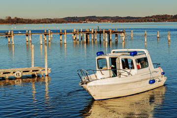Motorboot am Steeg. 
Am Ammersee in Schondorf.
