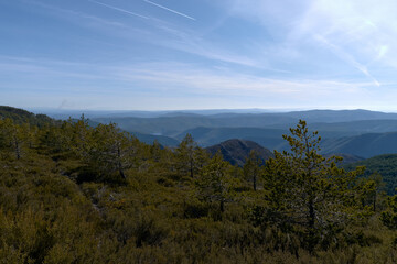 Obraz premium Panoramic Mountain View Under Clear Sky