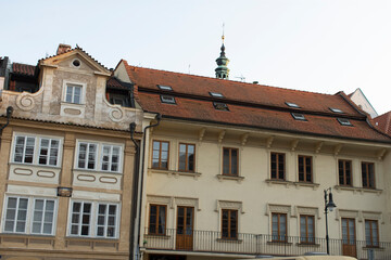 Obraz premium A picturesque row of historic European buildings that beautifully showcase intricate architectural details and traditional roofing styles, capturing the essence of the citys rich heritage