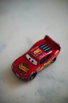 Disney Pixar Mattel Lightning McQueen toy car model