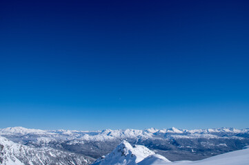 どこまでも青い空