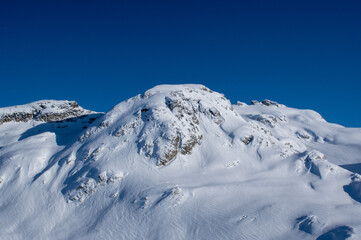 とてつもない雪山