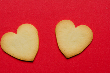 Obraz premium A heart shaped cookie on a red background. Red heart cookie with a heart shaped background. Heart cookies red background shape cookie. A heart shaped cookie with a heart on lifestyle the background.