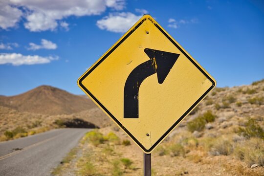 Amerikanisches Verkehrsschild in der W&uuml;ste