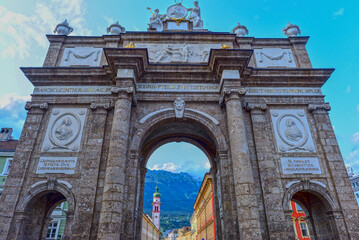 Obraz premium Die Triumphpforte in Innsbruck (Tirol, Österreich)