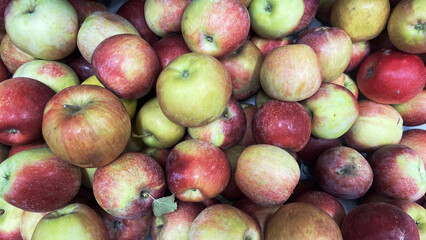 close up of fresh ripe red apples, background, organic fruit, healthy food concept, vitamins, top view