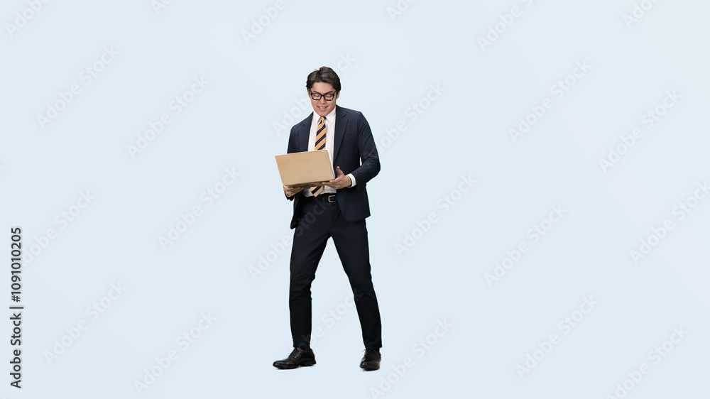 Leinwandbilder ノートパソコン、PC、ビジネスマン、ビジネスパーソン、ダンス、踊る、DX、システム、エンジニア、全身、切り抜き、コピースペース、ノリノリ、嬉しい、喜ぶ、元気、ハッピー、スーツ、ビジネス、メール、男性、日本人、仕事、転職、検索、web、オンライン、インターネット、ローンチ、完成、成功、合格、ステップアップ、スキルアップ、成長、レベルアップ、ソフトウェア、開発、人材、テクノロジー、眼鏡、営業、ERP、