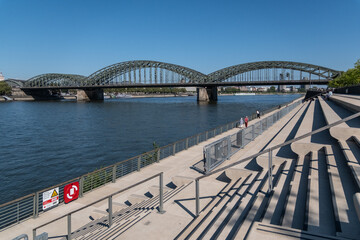 Obraz premium Rheinbulevard in Köln Deutz