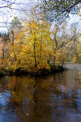 Obraz premium Scotland: the River Clyde park near the village of New Lanark, which over the years has been transformed from an industrial area into a holiday resort surrounded by nature