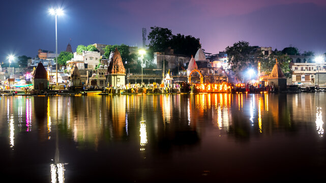 Ram Ghat Ujjain is located on the bank of the river Shipra. The evening Kshipra aarti is one of the best attractions at Ram Ghat.