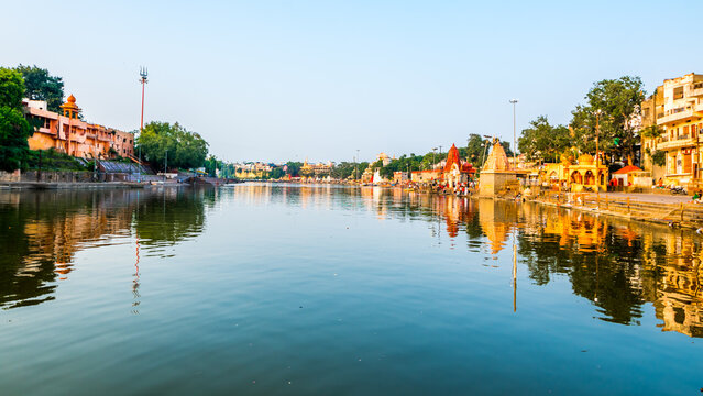 Ram Ghat Ujjain is located on the bank of the river Shipra. The evening Kshipra aarti is one of the best attractions at Ram Ghat.