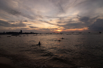태국의 해양국립공원에서 바라본 노을, 석양, 황금빛 태양과 다양한 색으로 울렁거리는 구름들,,,