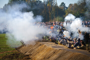 Obraz premium Historic battle between the Spanish and the Dutch army with firing muskets and smoking gun powder in a heroic battle cosplayd by .reenactment actors.