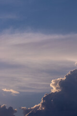 감동을 주는 붉고 푸르고 하얗고 검은 구름들의 향연..자연의 신비