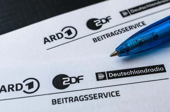 Beitragsservice von ARD und ZDF Rundfunkgeb&uuml;hr Rundfunkbeitrag GEZ mit Geld in Deutschland