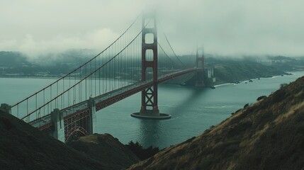Fototapeta premium Golden Gate Bridge, a renowned landmark in San Francisco, California, offers a breathtaking view.