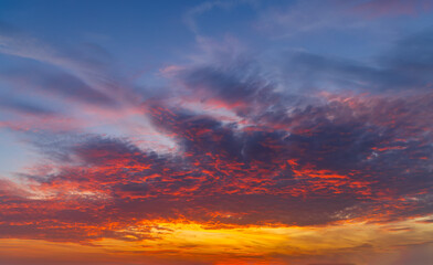 Obraz premium Beautiful sky with cloud before sunset