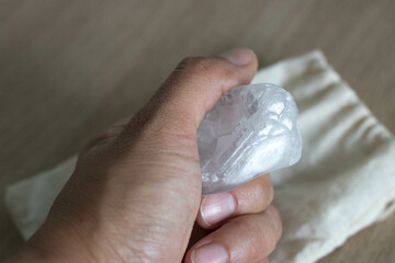cristal o piedra de alumbre