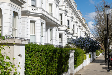 Notting Hill, walking on streets with white houses and flowering gardens in spring, city life, wealthy neighbourhoods in London, UK