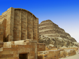 Egypte, pyramide de Saqqarah 