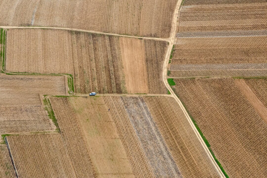 vue a&eacute;rienne de vignes en Bourgogne en France