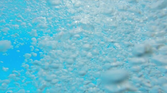 Video sott'acqua di bolle in una piscina con idromassaggio