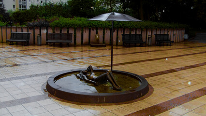 Karlshagen, Mecklenburg Vorpommern / Deutschland - 08. September 2011: Die Frau als Bronzefigur im...