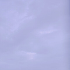A cloudy and gray-blue sky, with a few clouds at the start of the day, creates a dull atmosphere....