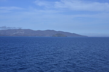 Mare blu e cielo azzurro