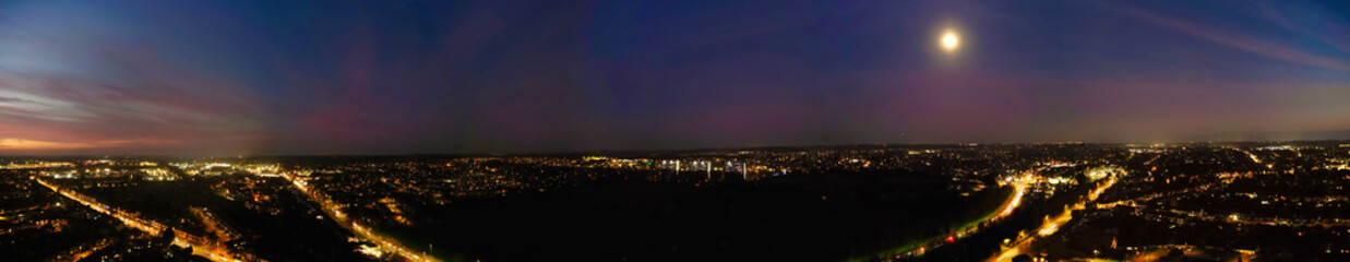 Fototapeta premium Aerial Panoramic Night View of Illuminated Central Luton City of England During Full Moon Night