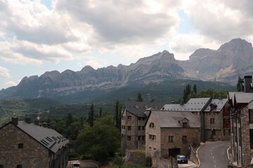 Vista desde Tramacastilla, Valle de Tena, Huesca. Pirineos.