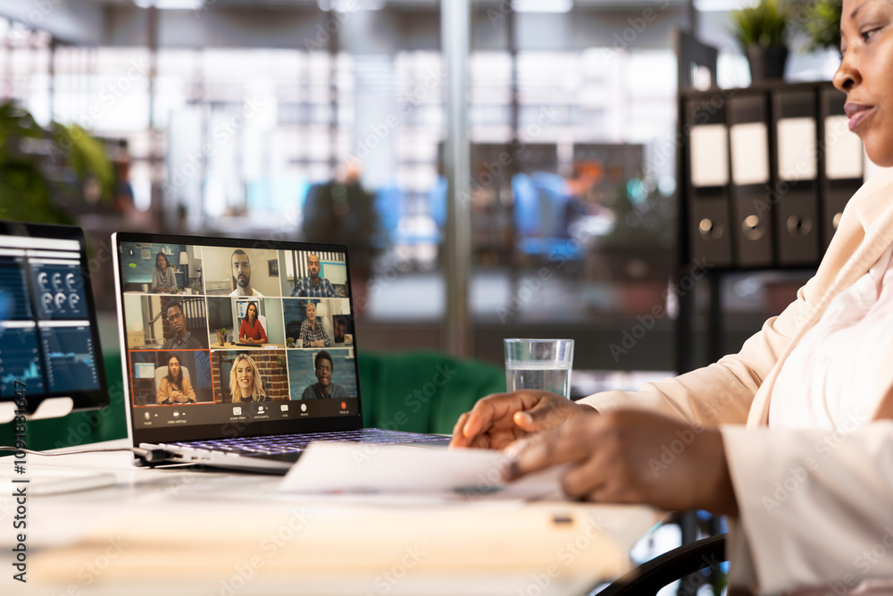 Poster ceo talking with team in videocall, setting goals for performance and growth, evaluating performance