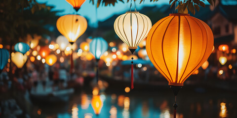 Lanternas vermelhas vibrantes e decorações douradas para o Ano Novo Chinês