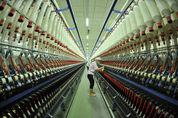 Cotton textile factory equipment is in operation