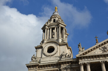 Fototapeta premium London, England, United Kingdom - October 2024: Details of the facade of Saint Paul's cathedral